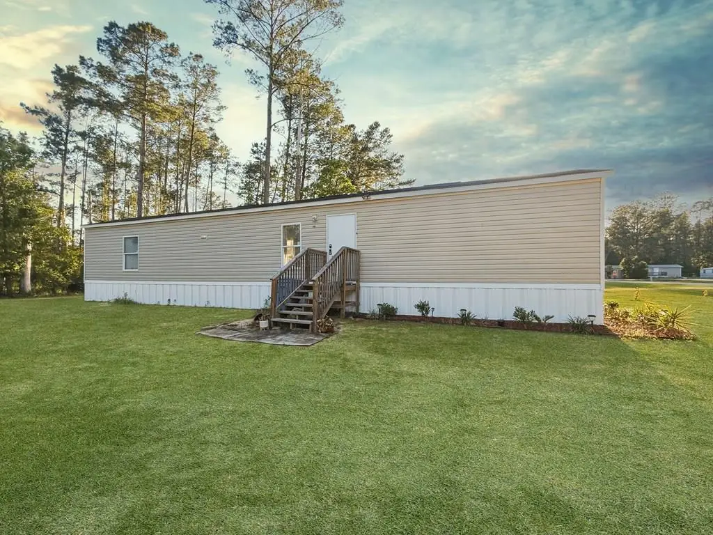 138 Maple Ave, Wewahitchka, FL 32465 - #1