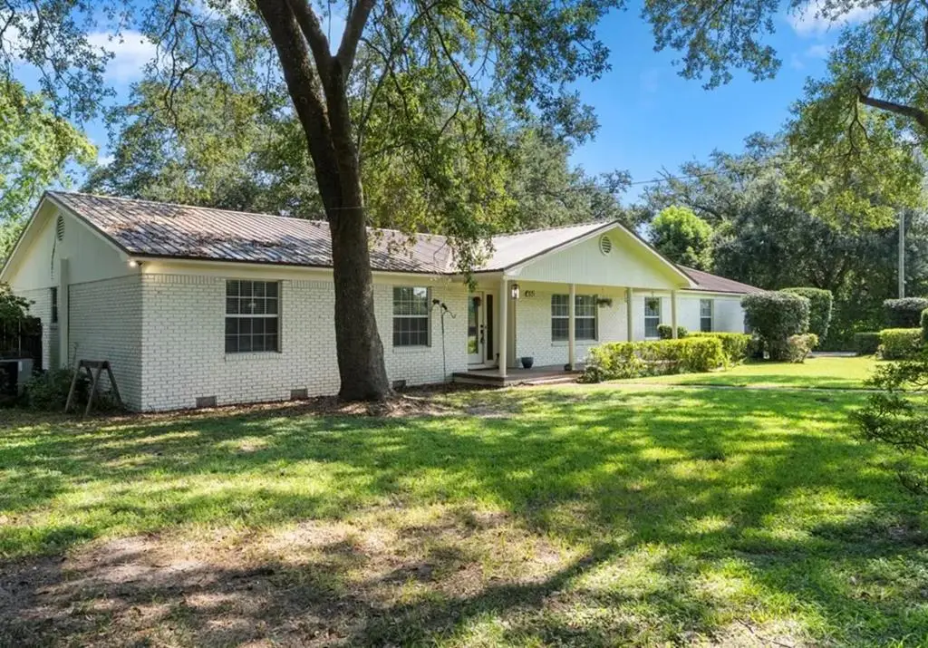 480 Lakeview Dr, Wewahitchka, FL 32465 - #1