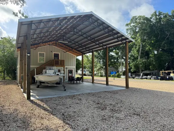 812 Nw Ave C, Carrabelle, FL 32322