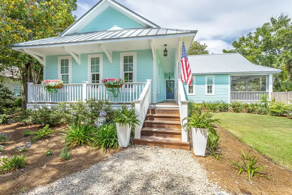 121 14th St, Apalachicola, FL 32320 - #1