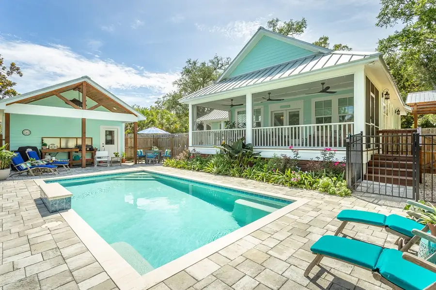 121 14th St, Apalachicola, FL 32320 - #2
