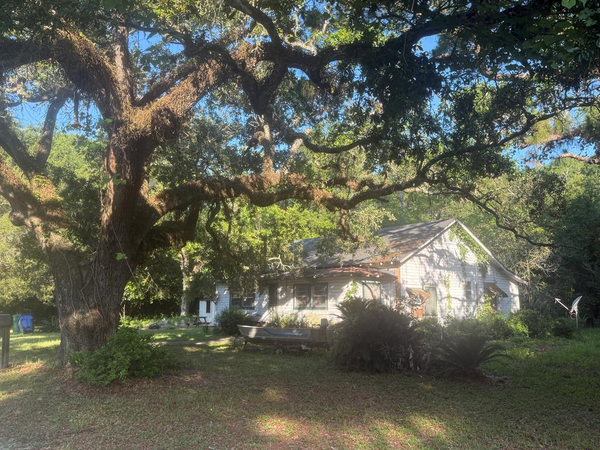 162 Ave L, Apalachicola, FL 32320