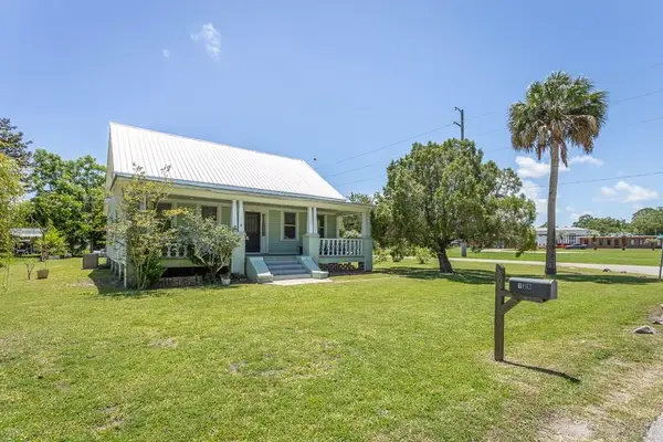 120 11th St, Apalachicola, FL 32320
