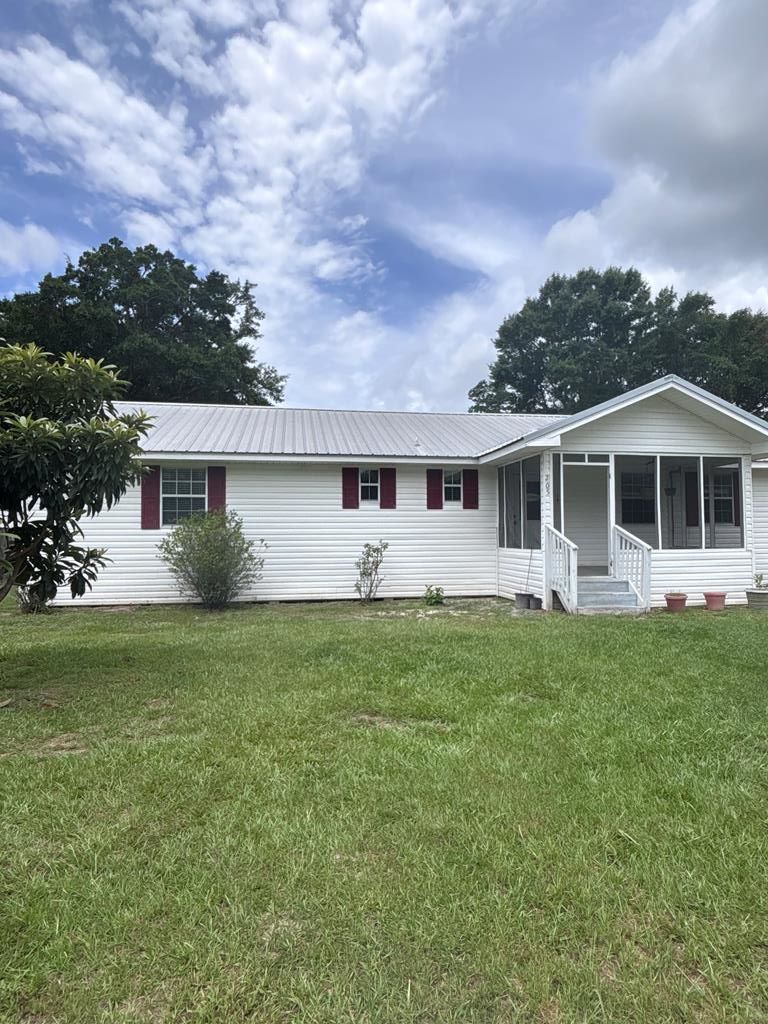 205 Riverview Dr, Wewahitchka, FL 32465 - #1
