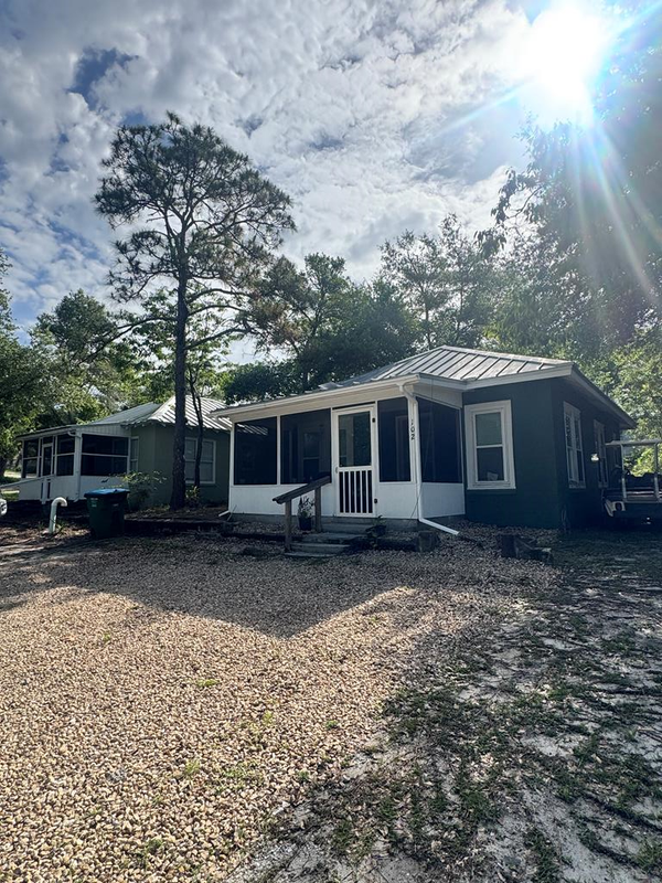 102/104 Se 1st St, Carrabelle, FL 32322