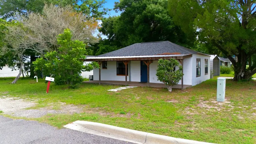 302 Nw 9th St, Carrabelle, FL 32322 - #2