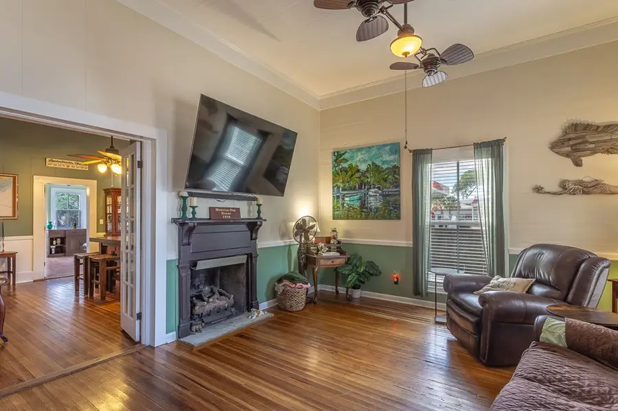 111 4th St, Apalachicola, FL 32320 - #3