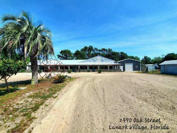2390 Oak St, Carrabelle, FL 32322 - #2