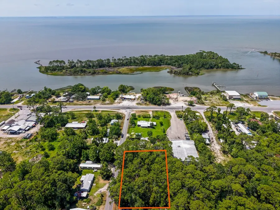 16 Bayview Dr, Apalachicola, FL 32320 - #2