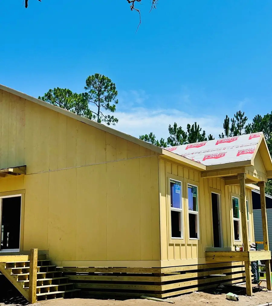610 W 10th St, Carrabelle, FL 32322 - #2