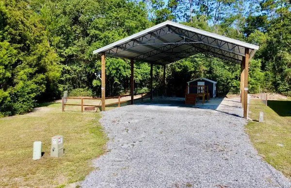 195 St Charles Ln, Wewahitchka, FL 32465