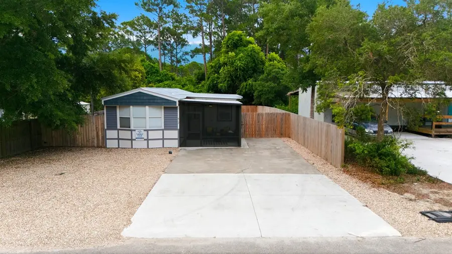 912 Ne 2nd St, Carrabelle, FL 32322 - #2