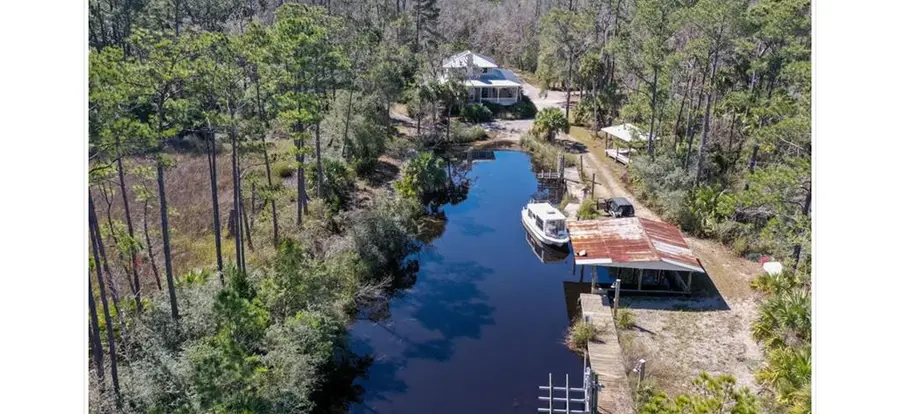 574 Walker Ln, Apalachicola, FL 32320 - #2