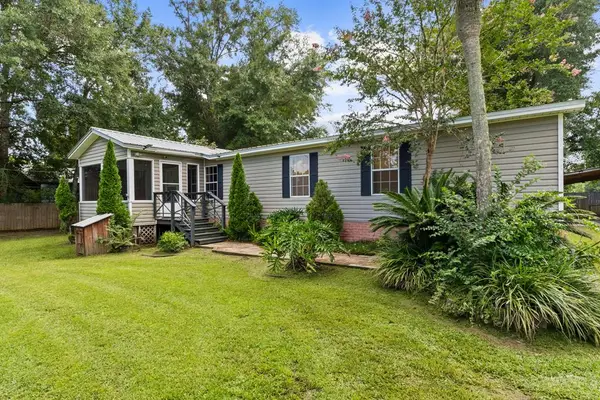 105 Riverview Dr, Wewahitchka, FL 32465