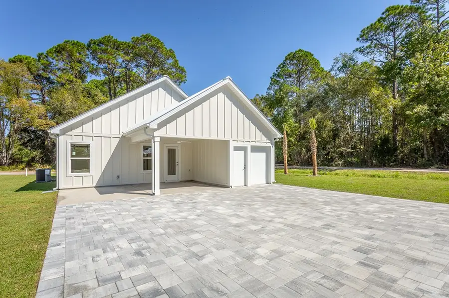 200 13th St, Apalachicola, FL 32320 - #2