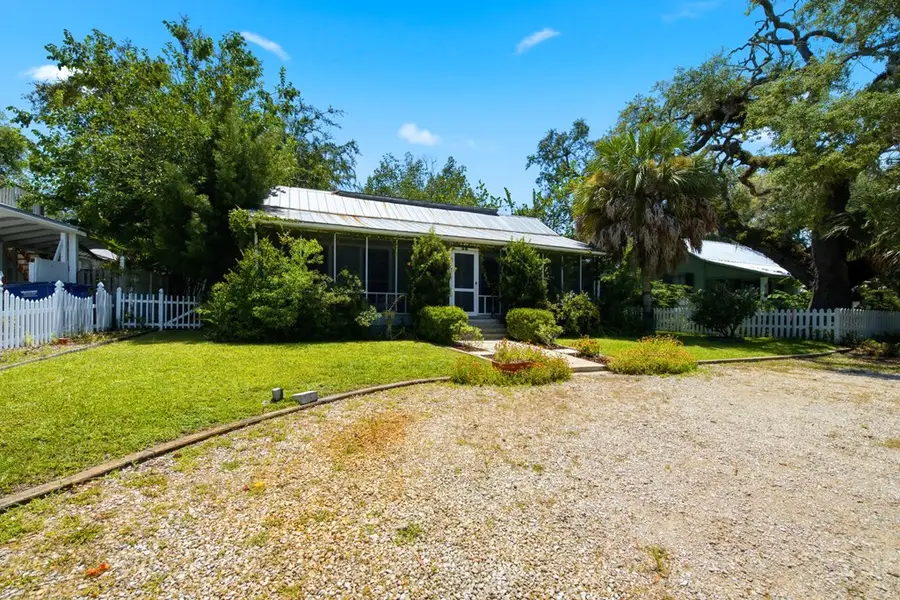 34 7th St, Apalachicola, FL 32320 - #2
