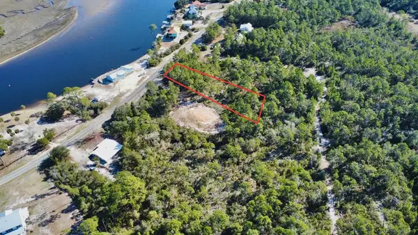 264 River Rd, Carrabelle, FL 32322