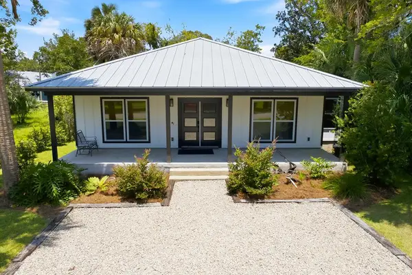 165 10th St, Apalachicola, FL 32320