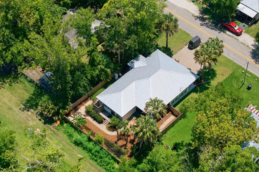 165 10th St, Apalachicola, FL 32320 - #3