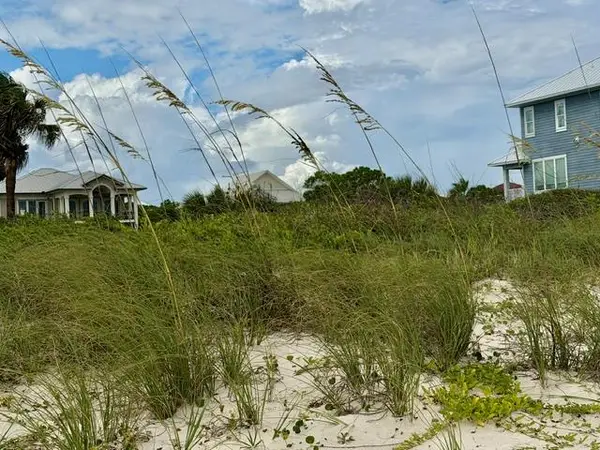 2278 Sailfish Dr, St. George Island, FL 32328