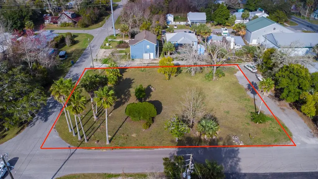 99 11th St, Apalachicola, FL 32320 - #1