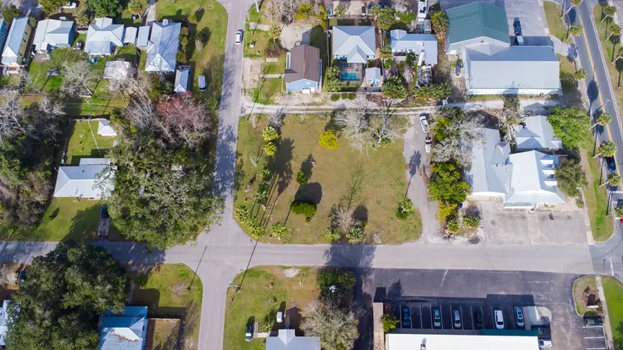 99 11th St, Apalachicola, FL 32320 - #2