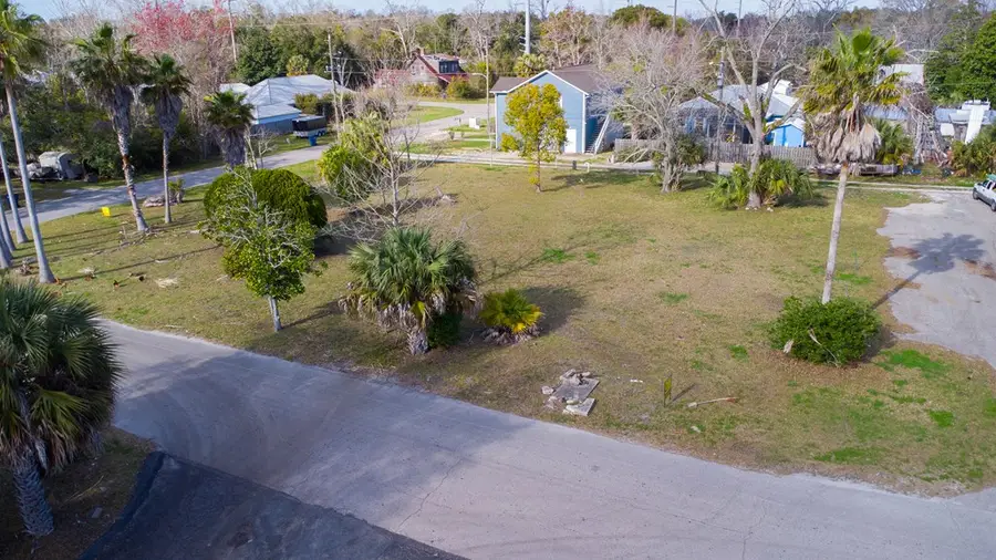99 11th St, Apalachicola, FL 32320 - #3