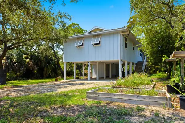865 W Pine Ave, St. George Island, FL 32328