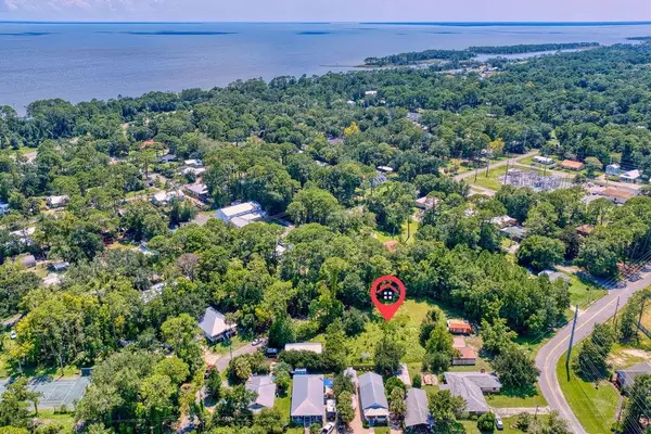 225 A Ave G, Apalachicola, FL 32320