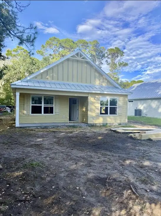 217 15th St, Apalachicola, FL 32320