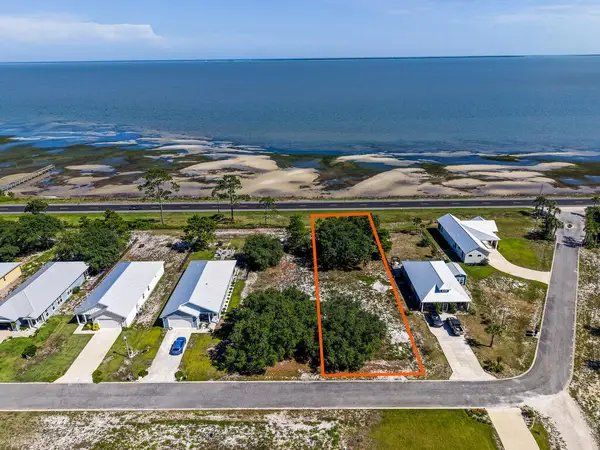 1688 St George's Ct, Eastpoint, FL 32328