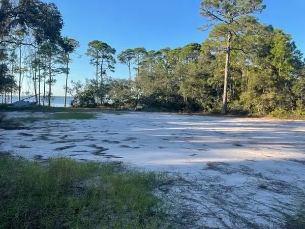 297 Magnolia Bay Dr, Eastpoint, FL 32328
