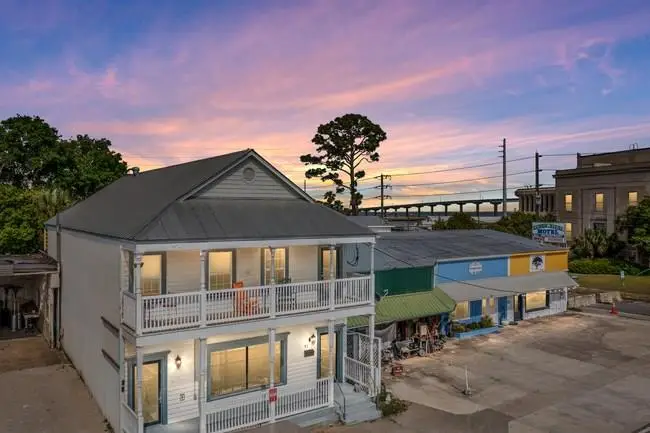 51 Market St, Apalachicola, FL 32320 - #1