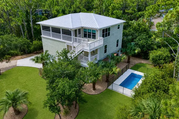 900 Bay Shore Dr, St. George Island, FL 32328