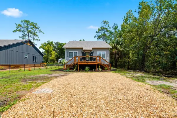 608 W 10th St, Carrabelle, FL 32322