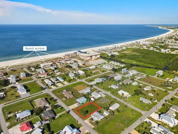 207 7th St, Mexico Beach, FL 32456