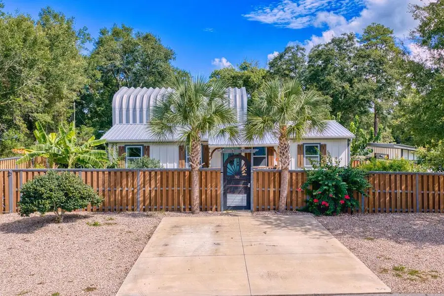 702 Ave C, Carrabelle, FL 32322 - #3