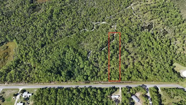 259 Twin Lakes Rd, Eastpoint, FL 32328