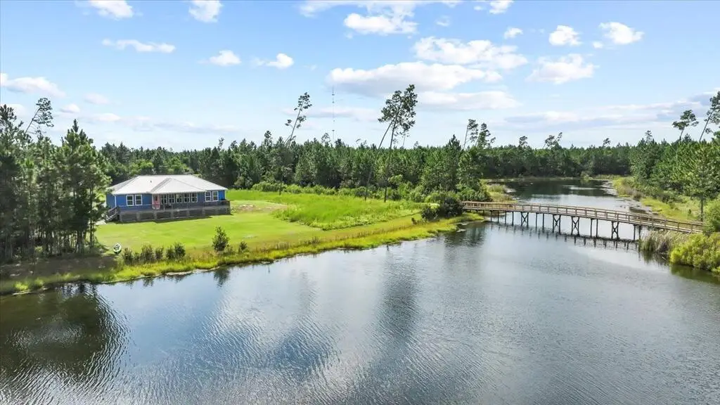 106 Calm Water Cir, Wewahitchka, FL 32465 - #1