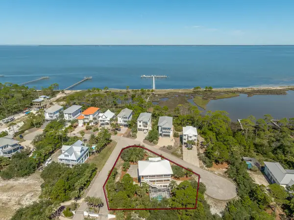 1649 Wayfarers Ct, St. George Island, FL 32328