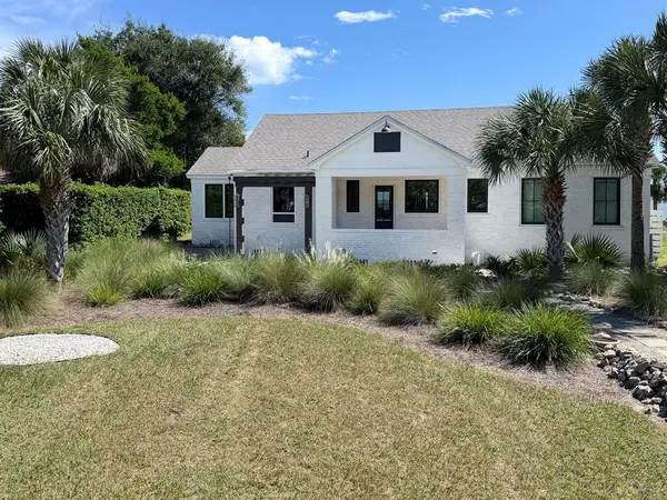 214 Ave C, Apalachicola, FL 32320
