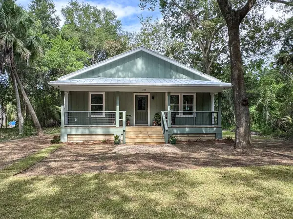 245 7th St, Apalachicola, FL 32320
