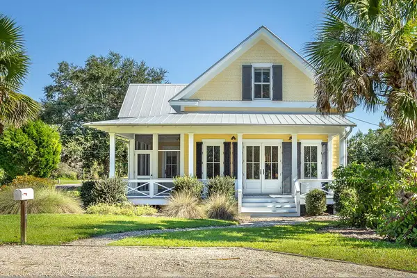 117 8th St, Apalachicola, FL 32320