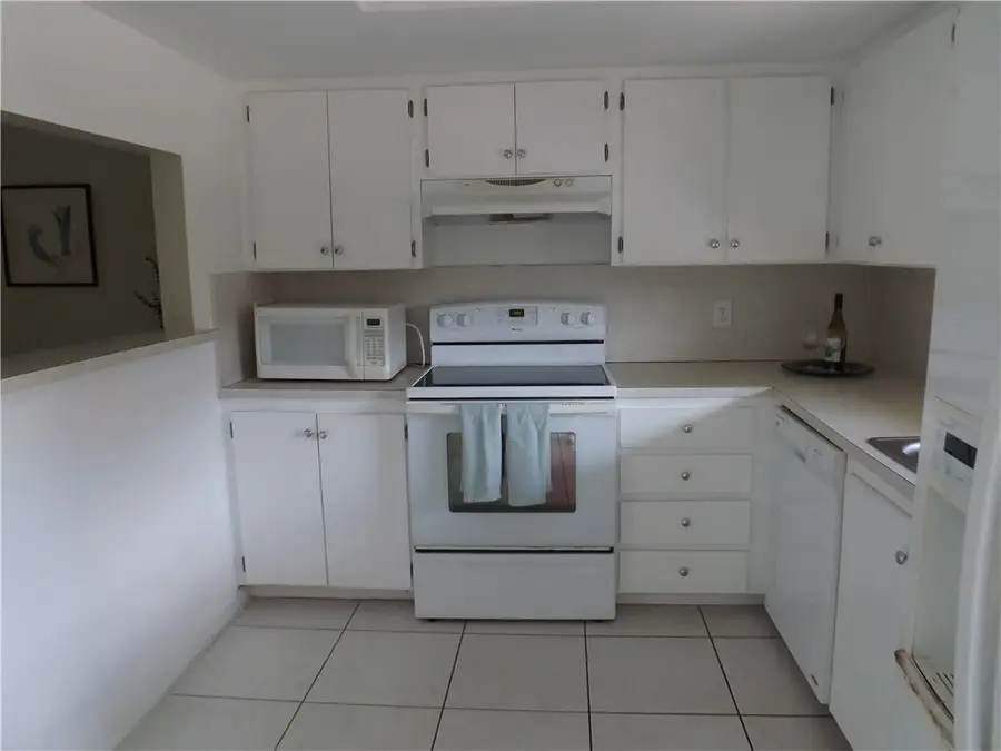 400 18th Street #F7, Vero Beach, FL 32960 - Image #3