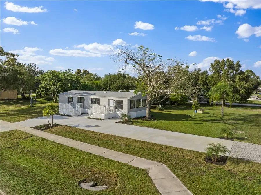 218 S Maple Street, Fellsmere, FL 32948 - Image #2