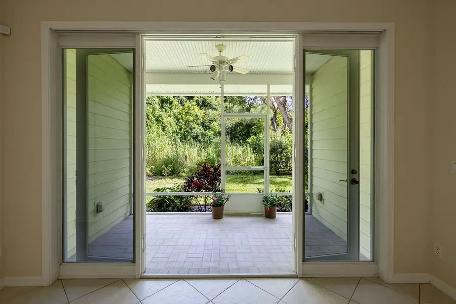 427 Pineapple Square Sw #31, Vero Beach, FL 32962 - #3