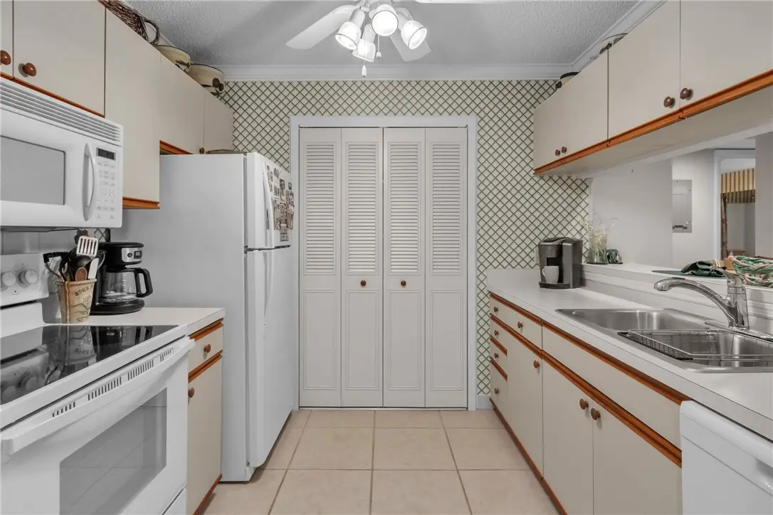 37 Plantation Drive #204, Vero Beach, FL 32966 - Image #1