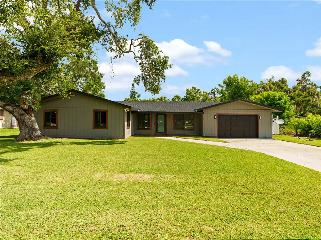 146 11th Street Sw, Vero Beach, FL 32962 - Image #1