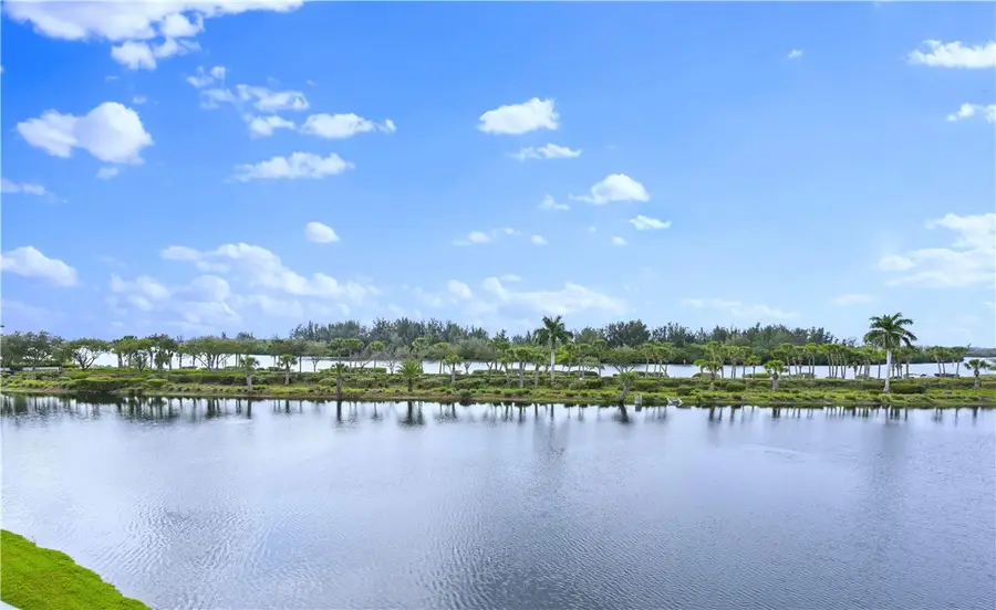 9025 Somerset Bay Lane #302, Vero Beach, FL 32963 - Image #3