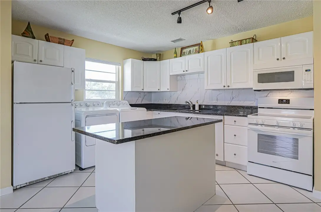 11 Vista Palm Lane #203, Vero Beach, FL 32962 - Image #1